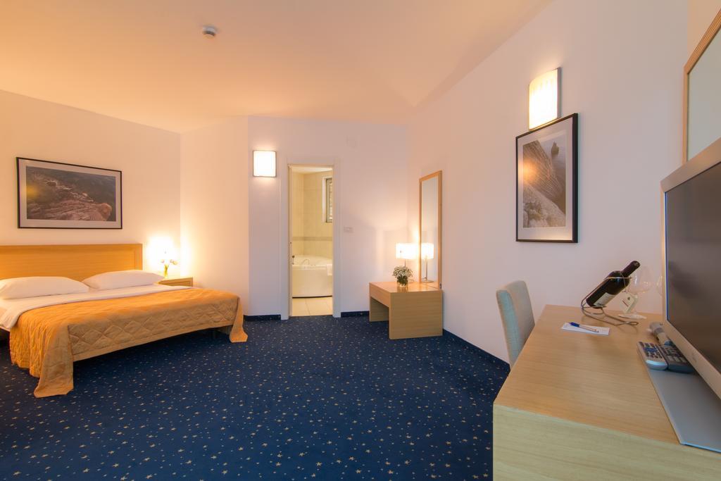 Hotel Blue Star Budva Exterior foto